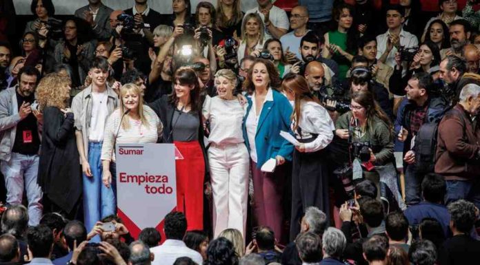 El vecino de Móstoles Helio Roque protagonista en el acto de presentación de Sumar