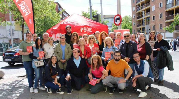 El PSOE de Móstoles acusa a la presidenta Ayuso de vender humo