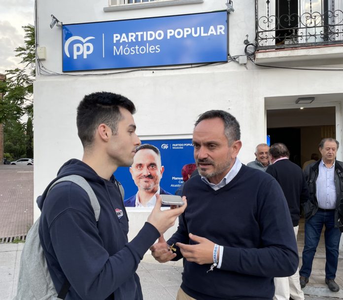 Así se vivió la noche electoral del candidato del PP Manuel Bautista, vencedor en Móstoles.