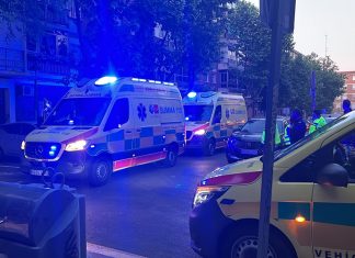 Una mujer de 40 años, en estado crítico tras ser apuñalada en el cuello en su casa de Móstoles Una mujer de 40 años, en estado crítico tras ser apuñalada en el cuello en su casa de Móstoles