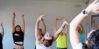 En Móstoles personas en desempleo se forman como instructores de yoga