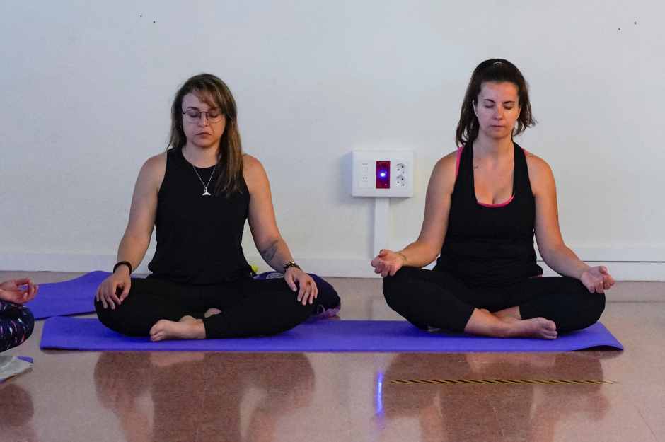 En Móstoles personas en desempleo se forman como instructores de yoga