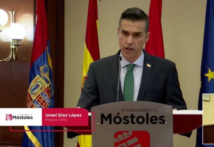 Israel Díaz de Vox Móstoles deja su acta como concejal del Ayuntamiento