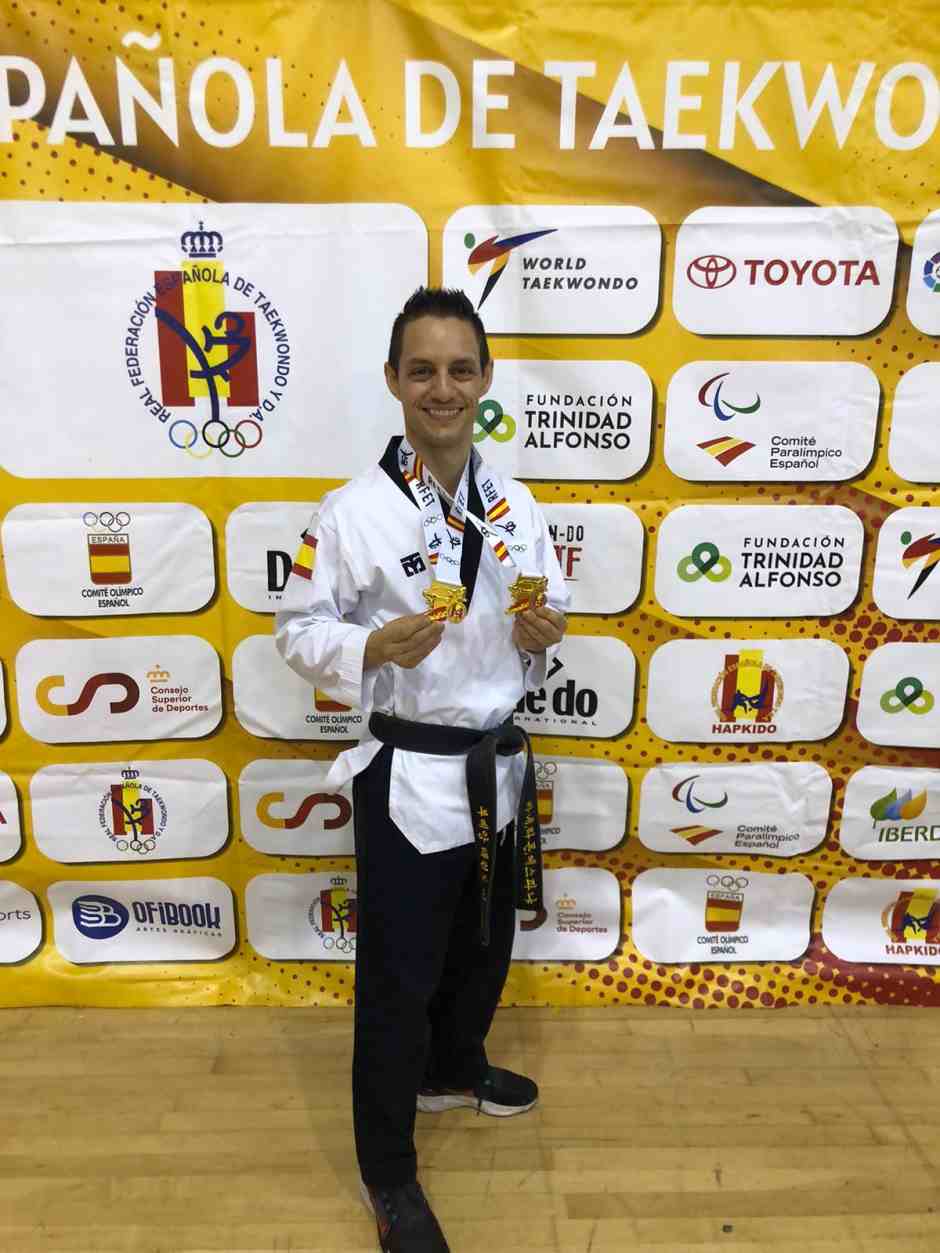Doble triunfo de oro para el taekwondista mostoleño Ramón López