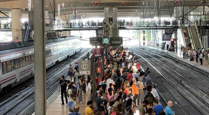 Martes de retrasos y mucho calor en la línea de Cercanías C5 de Móstoles Martes de retrasos y mucho calor en la línea de Cercanías C5 de Móstoles