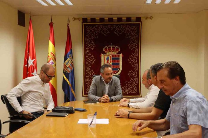 Reunión entre el Ayuntamiento de Móstoles y la Real Federación de Fútbol Madrid