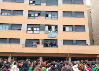 Los okupas desalojados en Móstoles acampan buscando alternativas