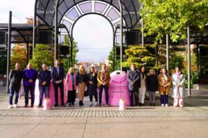 Regresa la campaña "Recicla vidrio por ellas" contra el cáncer de mama en Móstoles