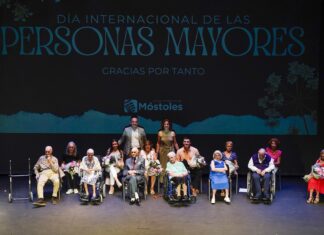 Homenaje a los mayores de Móstoles en el centro Juan XXIII
