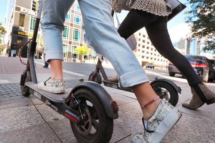 Los vecinos de Móstoles no podrán acceder al transporte público con patinetes eléctricos