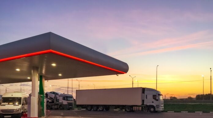Manuel Bautista se suma a la lucha contra la gasolinera de Móstoles