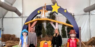 El alcalde de Móstoles inaugura el Belén de Playmobil en la ciudad