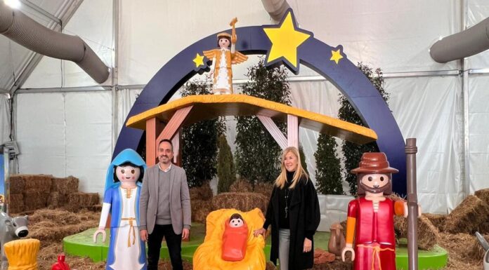 El alcalde de Móstoles inaugura el Belén de Playmobil en la ciudad