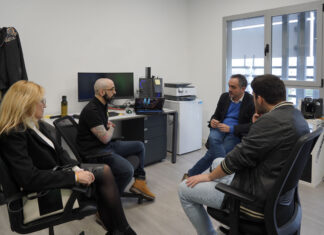El alcalde de Móstoles visita a la empresa BITLAB para apoyar las nuevas tecnologías