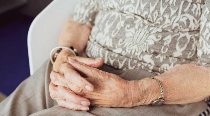 Móstoles combatirá la soledad no deseada con una red solidaria