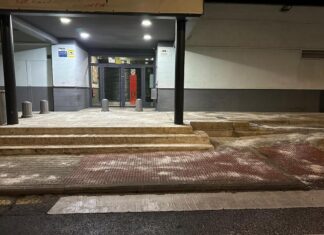 El Ayuntamiento de Móstoles reparte sal para los vecinos con motivo de las heladas