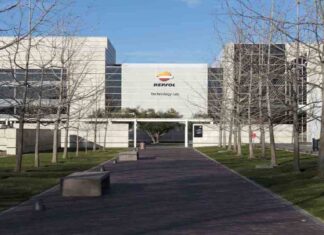 Repsol crea una gasolina sin petróleo para todos los coches en un laboratorio de Móstoles