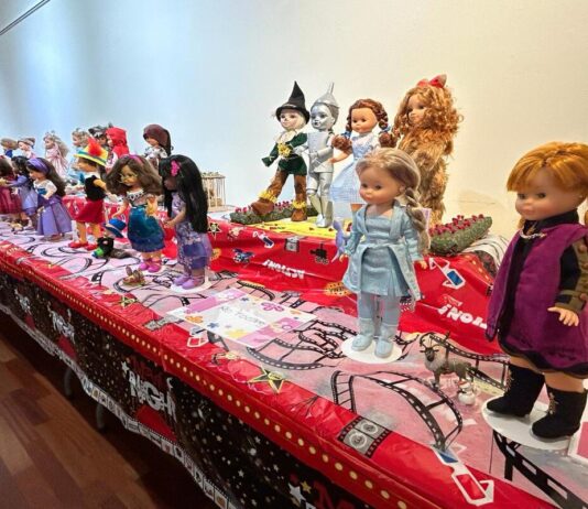 Éxito en Móstoles con la exposición solidaria de las muñecas Nancy