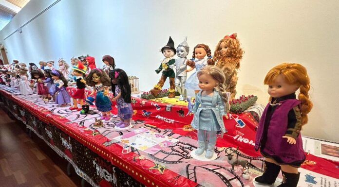 Éxito en Móstoles con la exposición solidaria de las muñecas Nancy