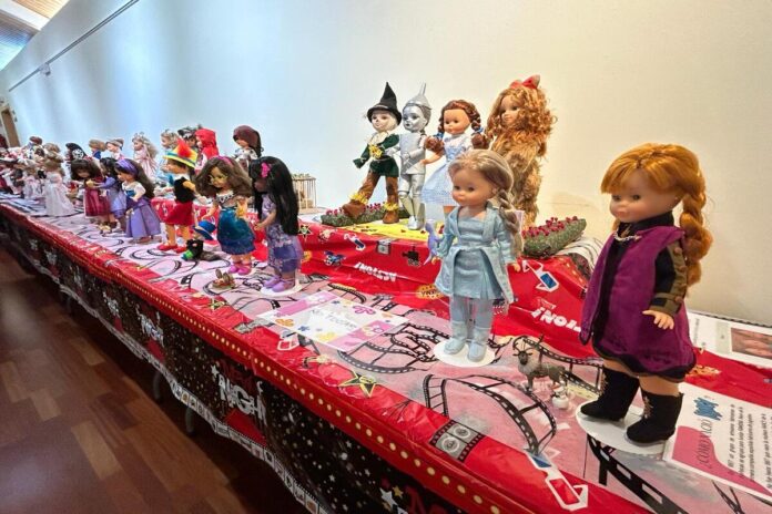 Éxito en Móstoles con la exposición solidaria de las muñecas Nancy