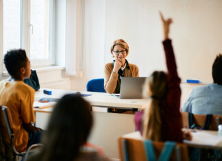 Los maestros de Móstoles pueden presentarse a las nuevas oposiciones de la Comunidad de Madrid