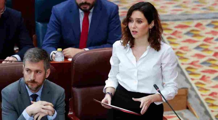Ayuso también protagoniza la política municipal de Móstoles