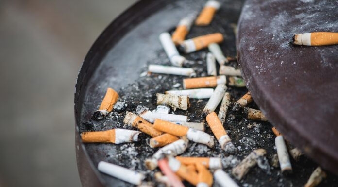 Sanidad quiere prohibir fumar al aire libre a los vecinos de Móstoles y del resto del país
