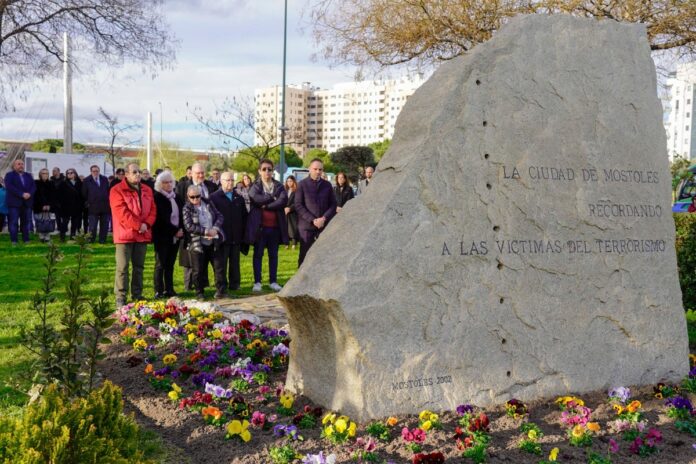 Móstoles rinde homenaje a las víctimas del 11-M en el 20 aniversario de los atentados terroristas