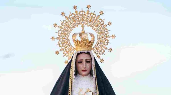 Listo el manto de la Virgen de Nuestra Señora de la Soledad de Móstoles para Semana Santa
