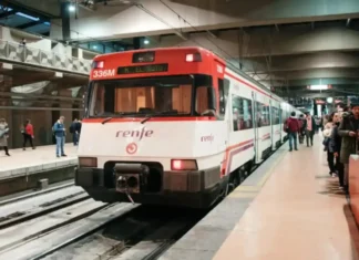 Renfe abre la venta de los abonos gratuitos de tren para los vecinos de Móstoles Renfe abre la venta de los abonos gratuitos de tren para los vecinos de Móstoles