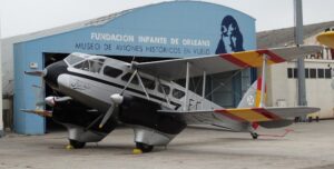 Exhibición de aviones históricos cerca de Móstoles