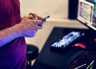 Detienen a una organización criminal que estafaba y robaba móviles en Móstoles Detienen a una organización criminal que estafaba y robaba móviles en Móstoles