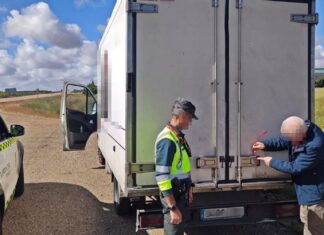 Los agentes protegieron la salud pública. La Guardia Civil intercepta un camión de carne de Móstoles sin la refrigeración correspondiente