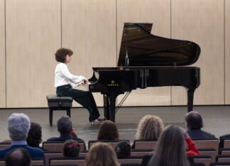 La pianista de Móstoles Laura Ballestrino gana el concurso de piano Antón García Abril