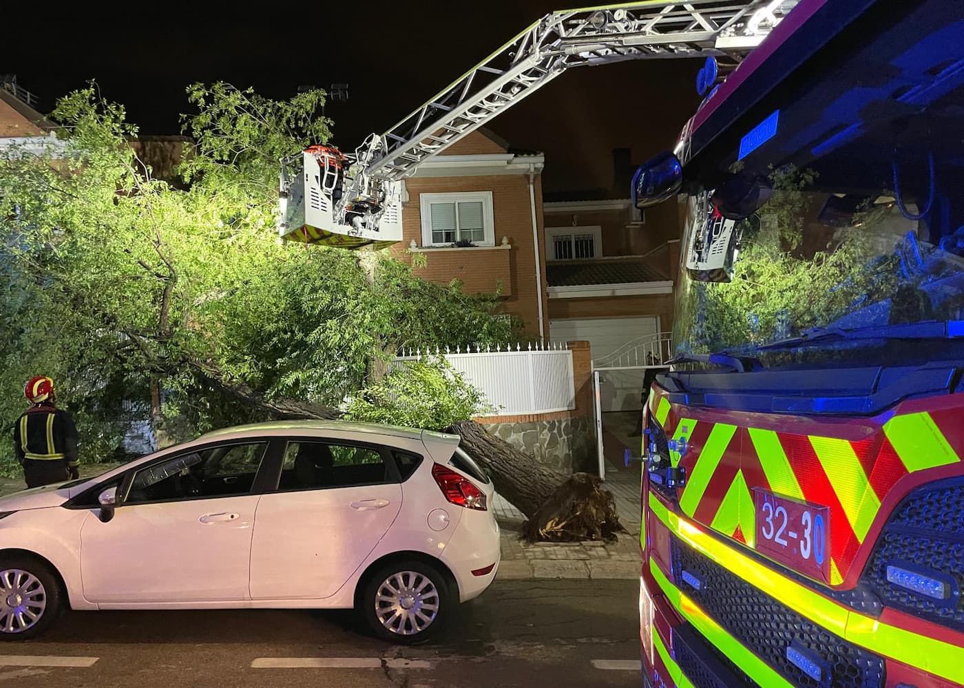 Los bomberos alertan de la caída de árboles y ramas en Móstoles