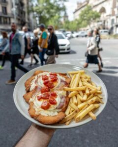 Las mejores milanesas a la mesa de los vecinos de Móstoles con Chalito