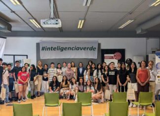 El IES Miguel Hernández de Móstoles expone sus proyectos de robótica educativa