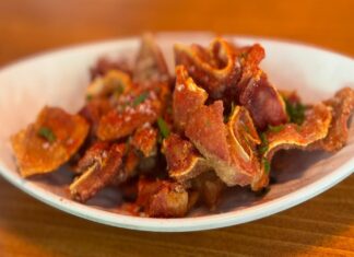 Los mejores torreznos de oreja para saborear en Móstoles, los de Raízes