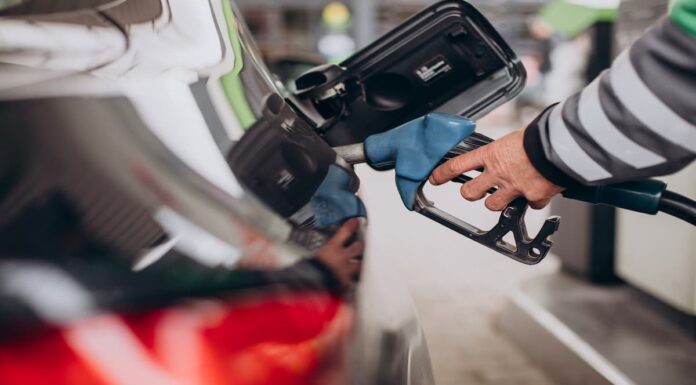 El precio del aceite y la gasolina se reduce en Móstoles en el último mes