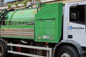 Móstoles se prepara para una posible DANA con la limpieza del alcantarillado