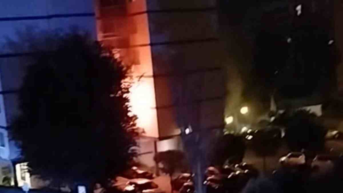 Incendio en una vivienda de la calle Desarrollo de Móstoles