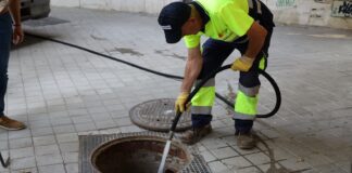 Móstoles se prepara para una posible DANA con la limpieza del alcantarillado