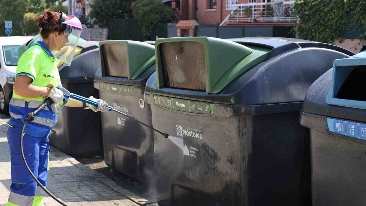 Móstoles continua con su plan intensivo de limpieza en cada barrio