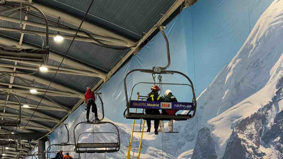 Rescatadas 40 personas en el centro comercial cercano a Móstoles