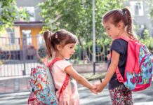 Los niños de Móstoles prevendrán sus problemas de espalda llevando así sus mochilas