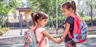 Los niños de Móstoles prevendrán sus problemas de espalda llevando así sus mochilas