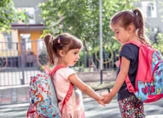 Los niños de Móstoles prevendrán sus problemas de espalda llevando así sus mochilas