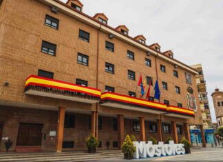 Desde el 8 de octubre los vecinos de Móstoles pueden recoger su bandera de España