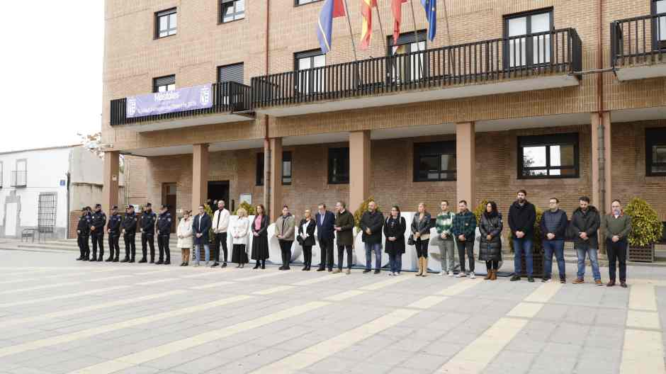 Móstoles se viste de luto por las víctimas de la DANA