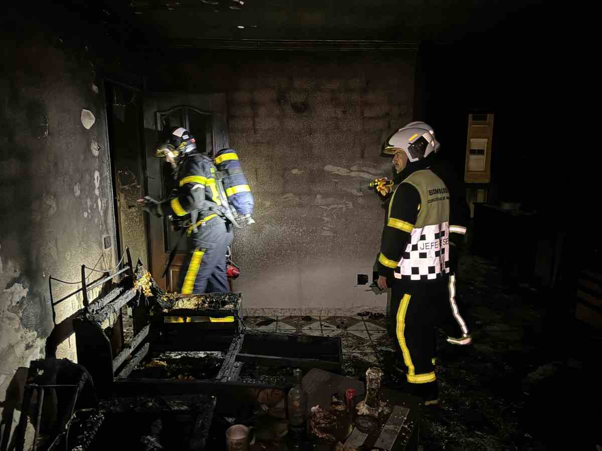 Incendio de una vivienda en la Avenida Dos de Mayo de Móstoles